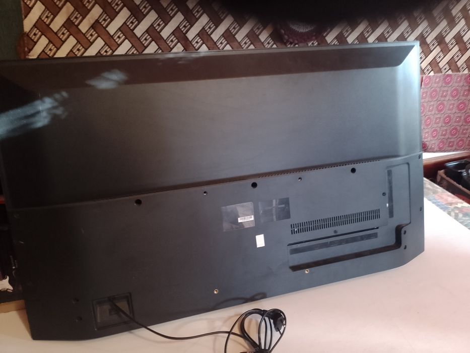 Телевізор на запчастини,розбитий екран