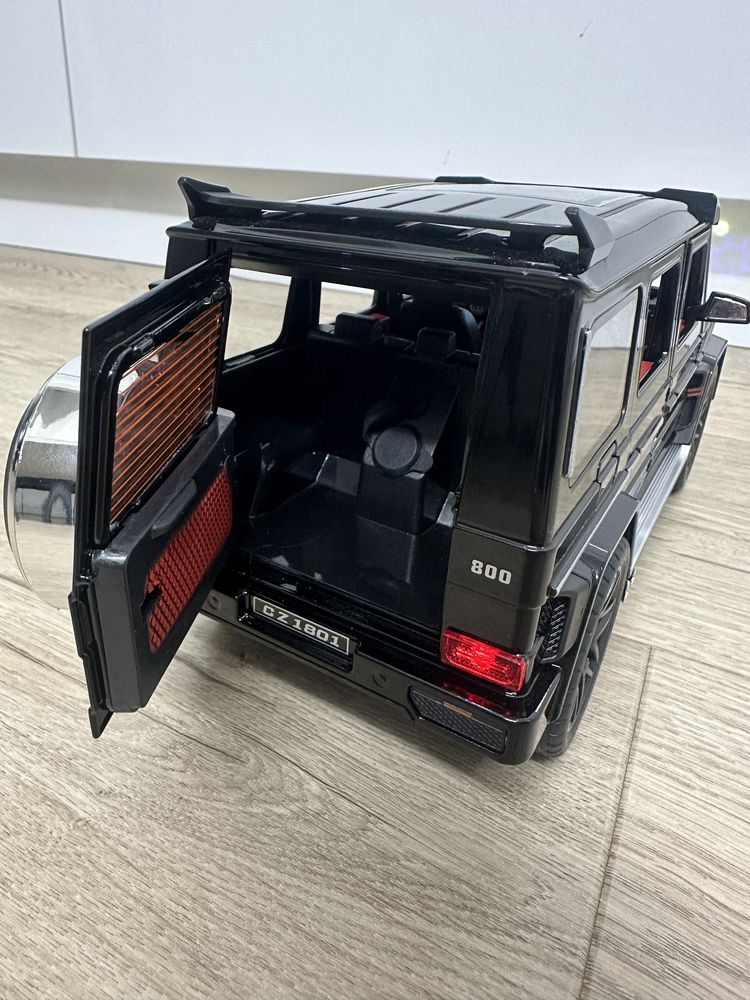 Модель Mercedes AMG G 63 BRABUS 800 1:18 1/18