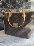 Сумка Louis Vuitton класичного кольору