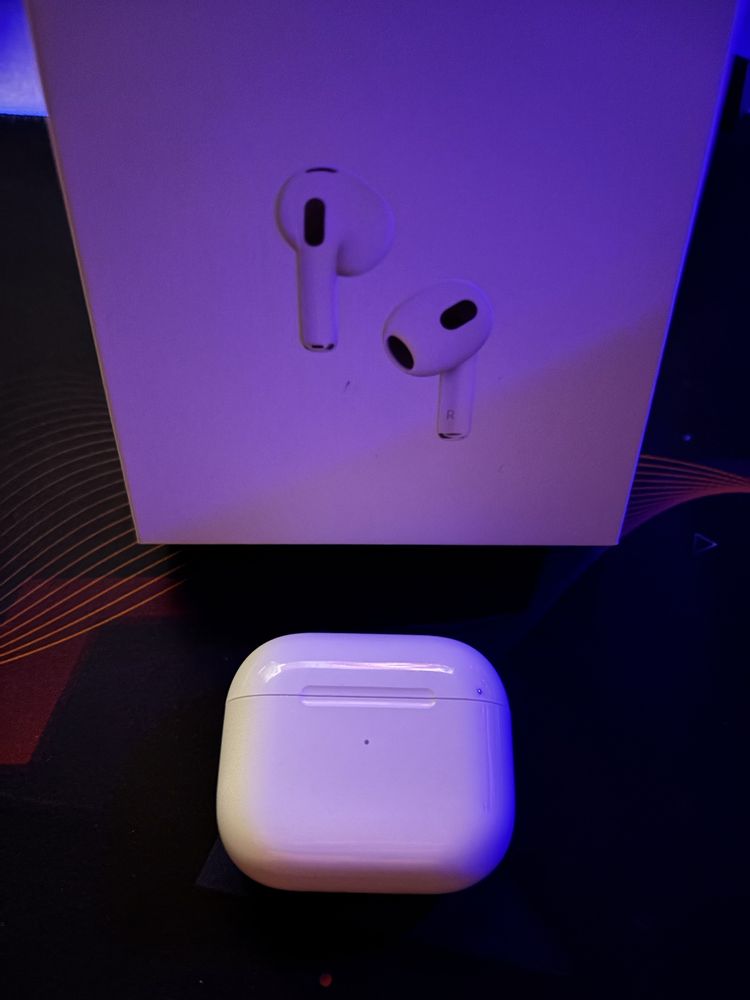 Apple AirPods 3.
