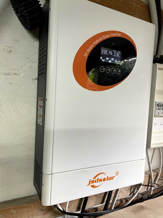 Гібрідний інвертор JSDsolar J4000HC 24V