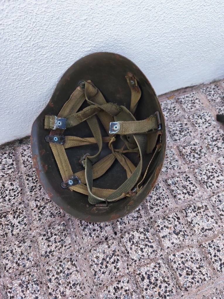 Capacete estilo militar