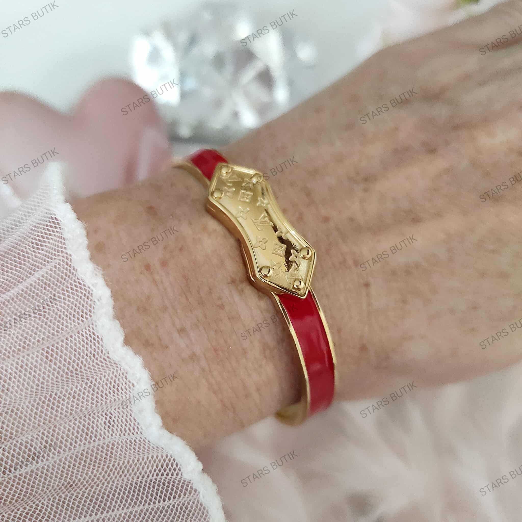 Sztywna bransoletka LV blaszka monogram czerwona emalia stal 316L