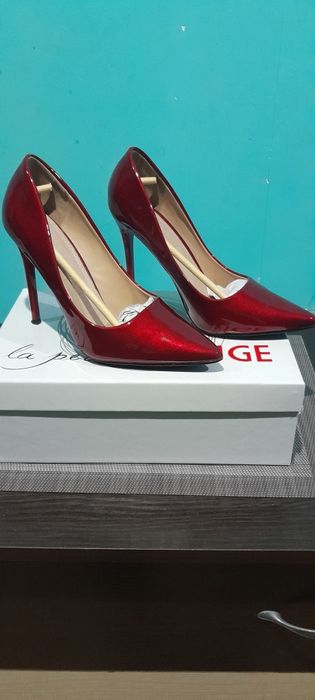 Жіночі туфлі. Італія.