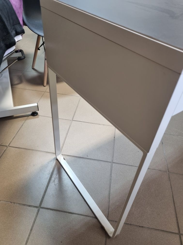 Biurko prostokątny Ikea Micke 142 x 50 x 75 cm kosmetyczne