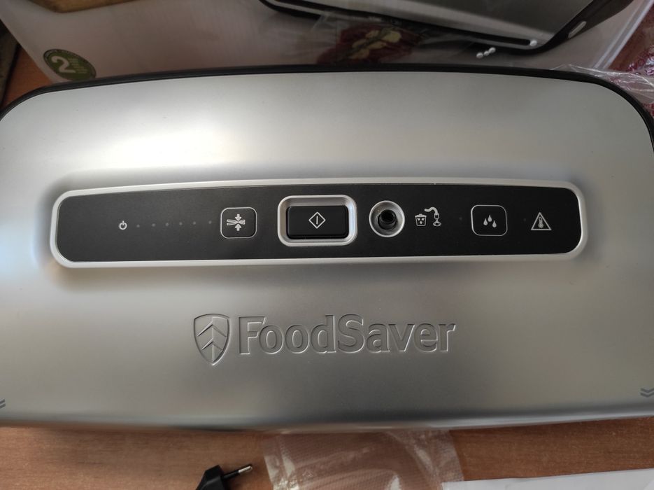 Вакуумний пакувальник FoodSaver FFS016X