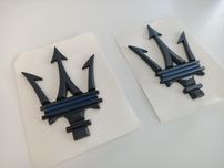 Emblemat znaczek logo na błotnik Maserati czarny mat