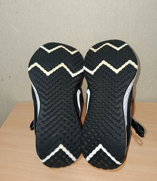 Кросівки фірми Nike 43 розміру