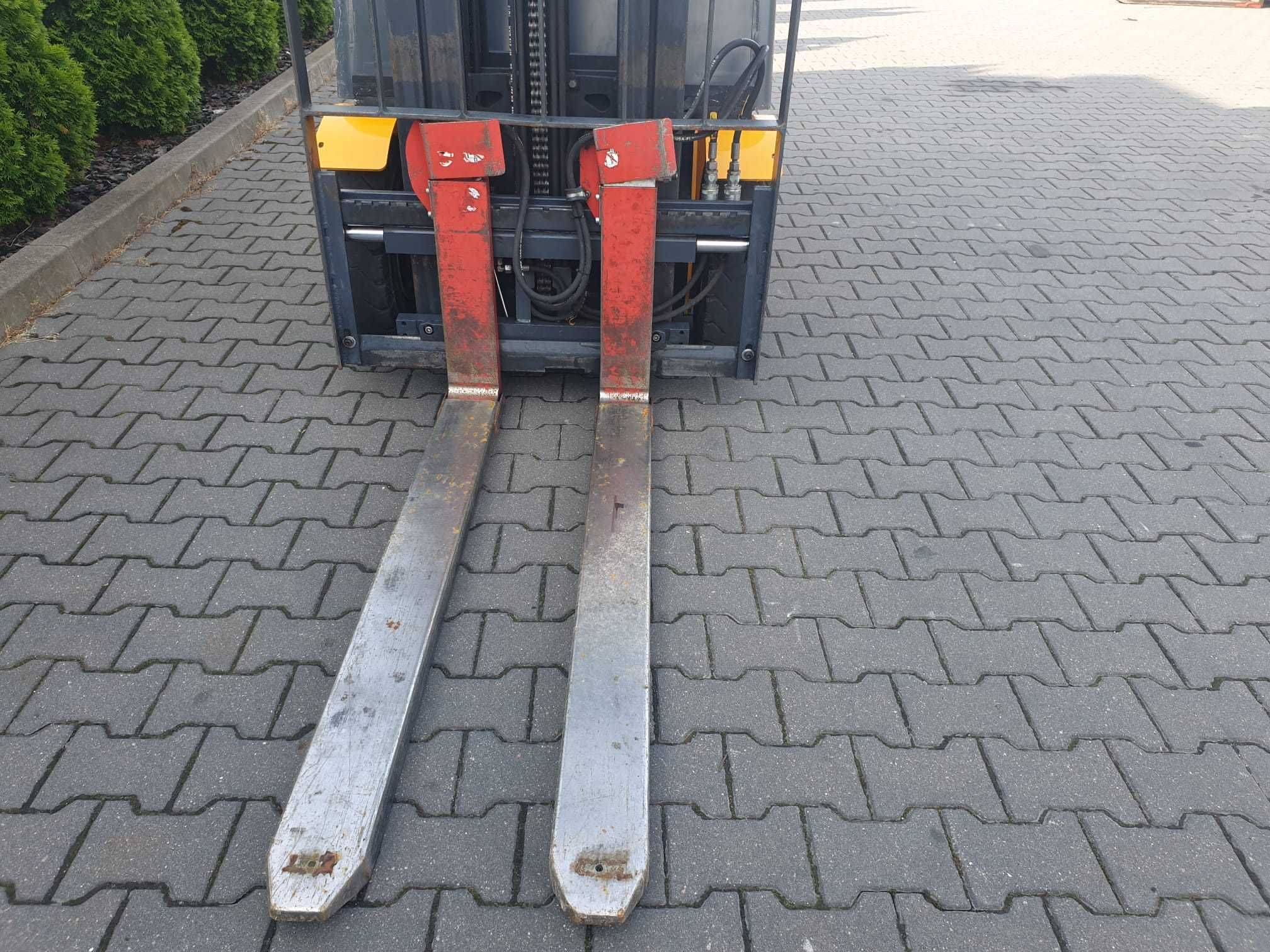 Wózek widłowy Jungheinrich TFG320 Triplex wolny skok, przesuw boczny
