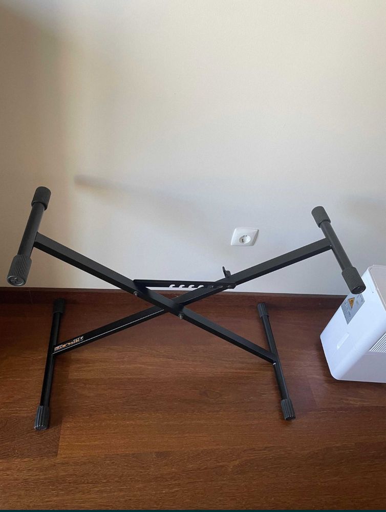 Yamaha P-45 – Piano Digital 88 Teclas com suporte e banco