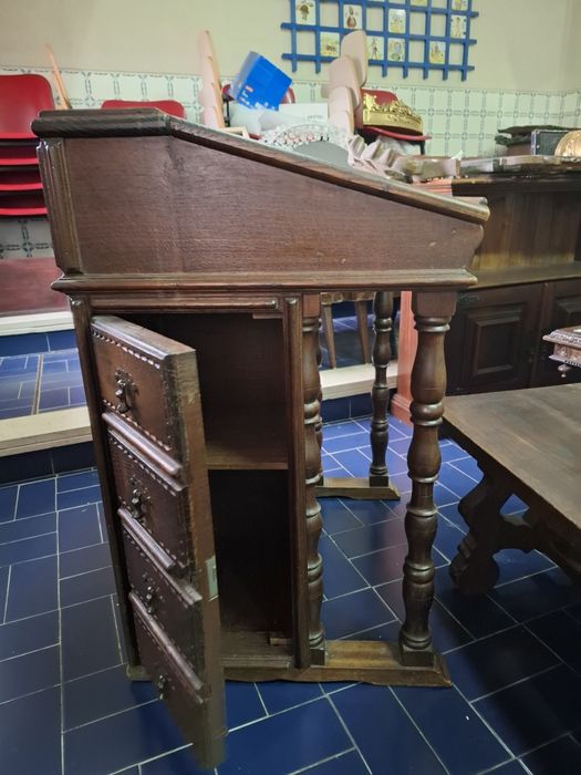 Escrivaninha em madeira