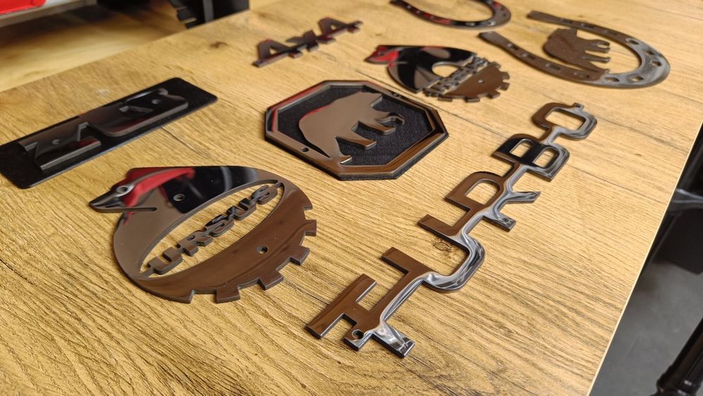 Napis TURBO 29cm stal nierdzewna 3mm polerowana URSUS