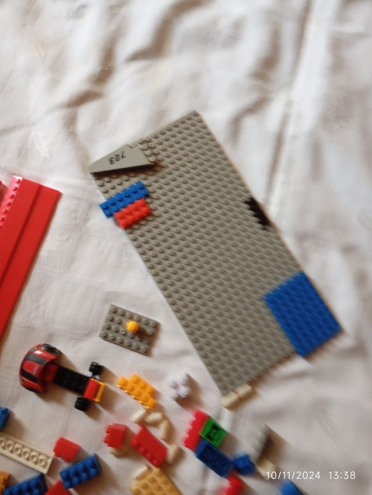 Peças de construção.Não é Lego.