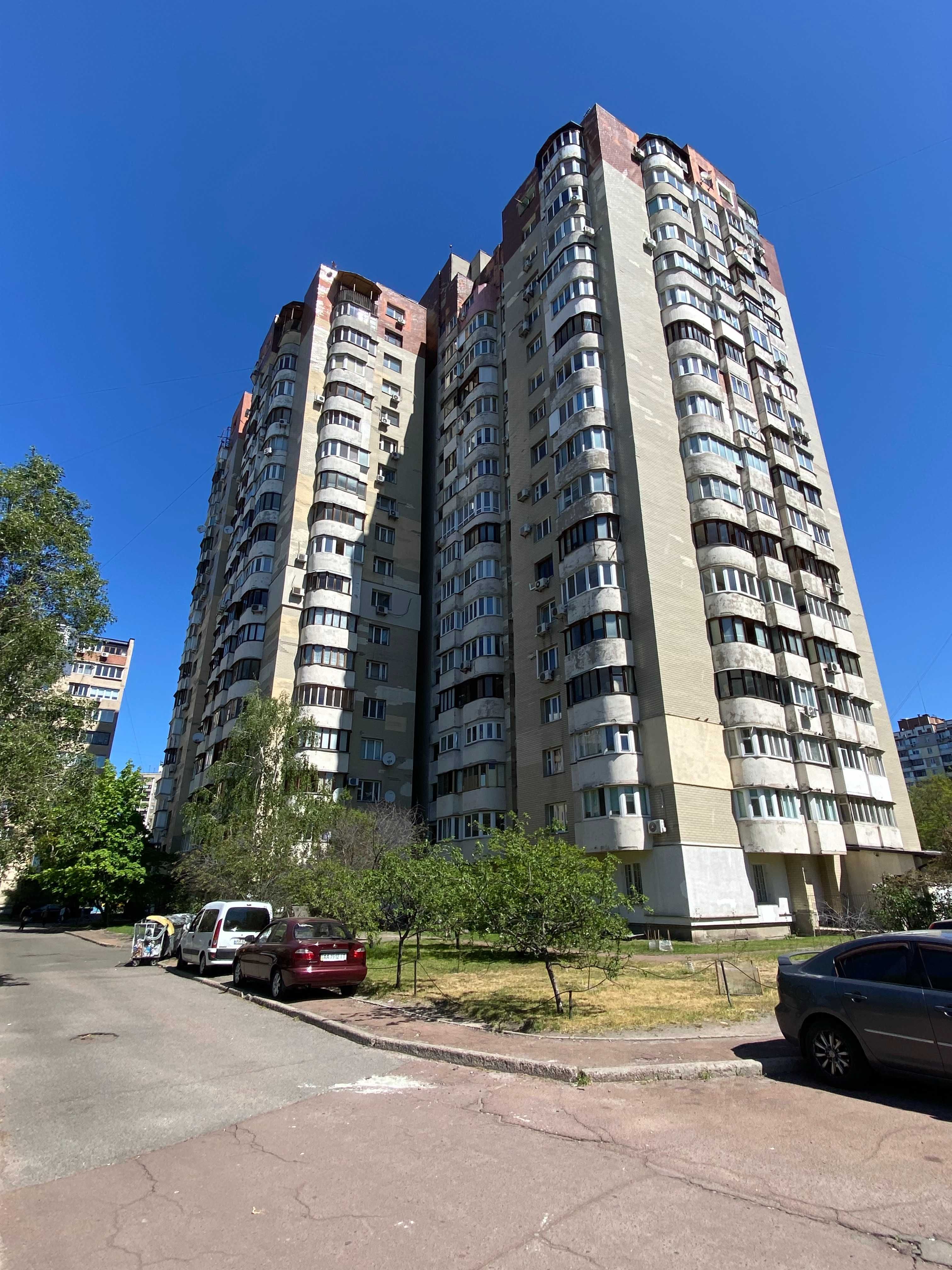 Продаж квартири метро Позняки.