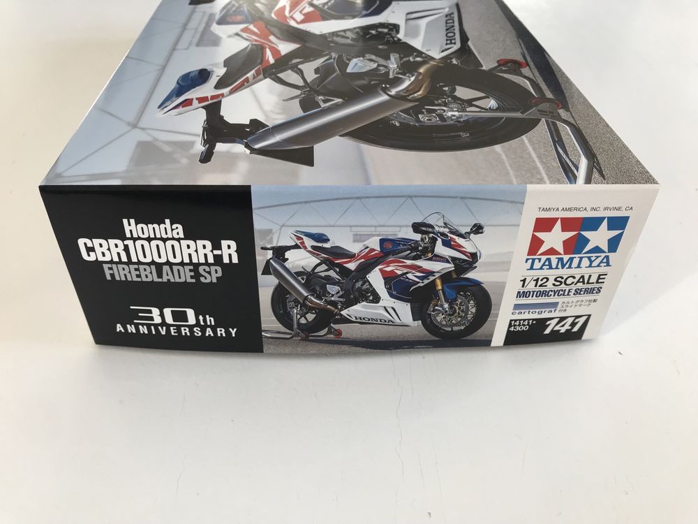 Motor Honda CBR 1000RR-R model Tamiya 14141