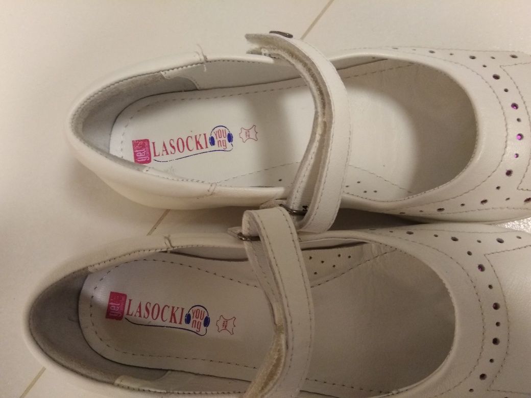 Buty białe Lasocki 34