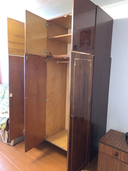 Шафа трьохдверна глянцева