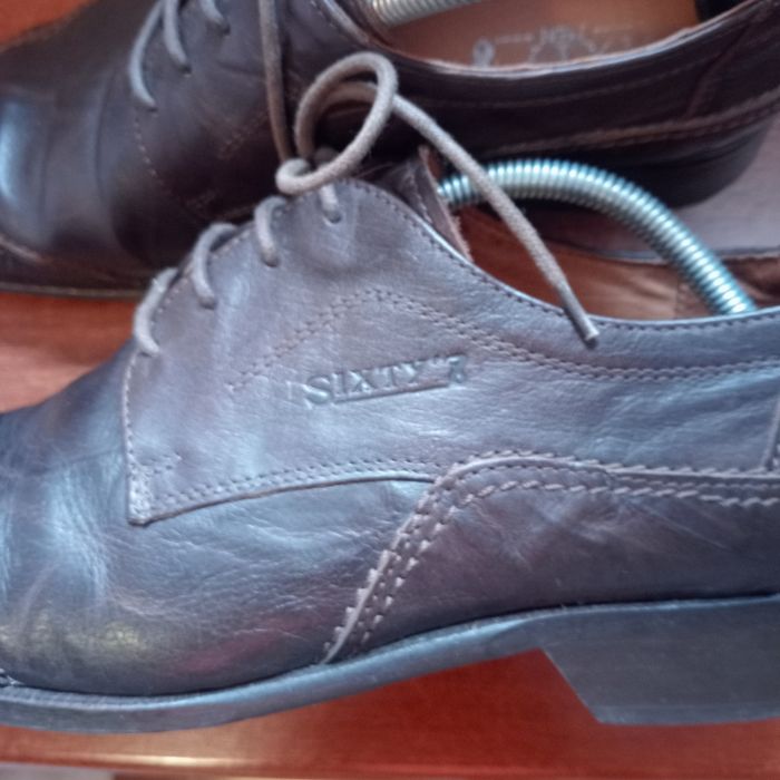 Sapato clássico em pele genuína Cor castanho _- Sixty