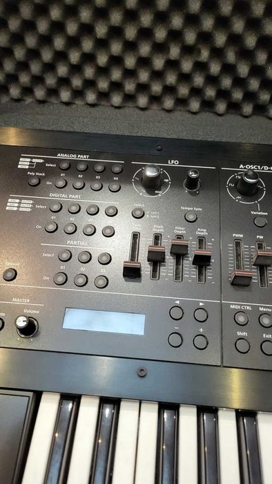 Roland JD-XA com flight case e overlays preto mate