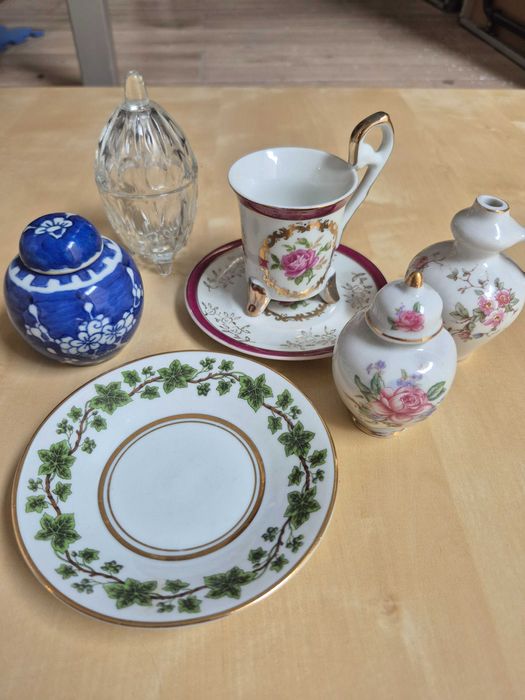 Várias peças porcelana