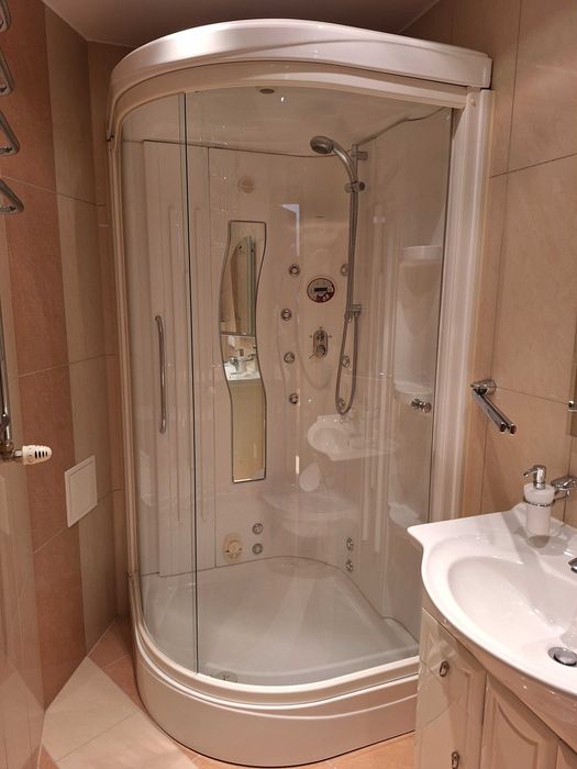 Kabina prysznicowa 100x100 półokrągła