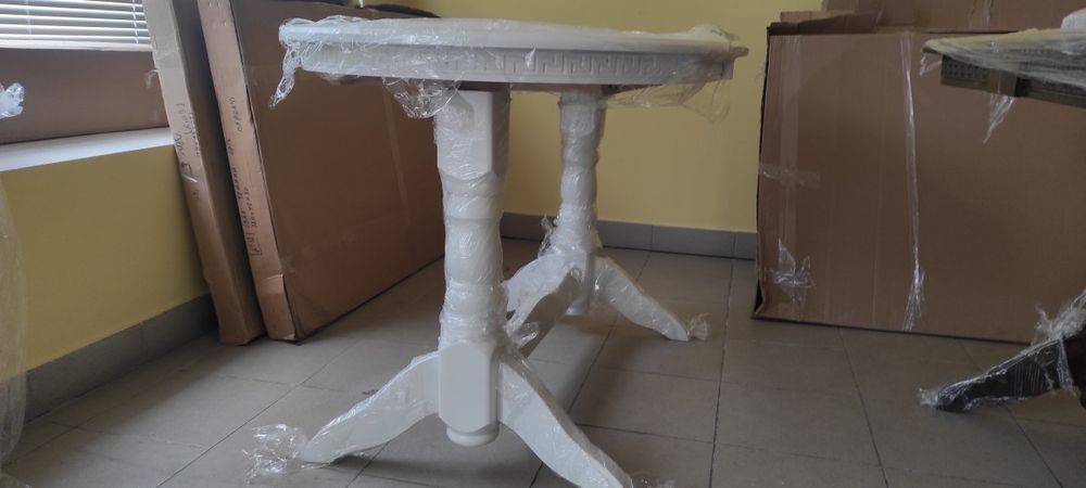 Стіл для вітальні