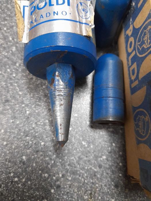 Przyrząd narzędzie kowadełko  do klepania kos kosy POLDI