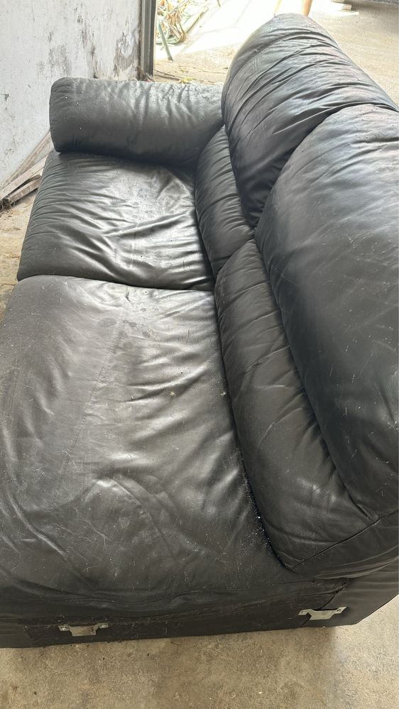 Sofa com chaise longue em pele para recuperar