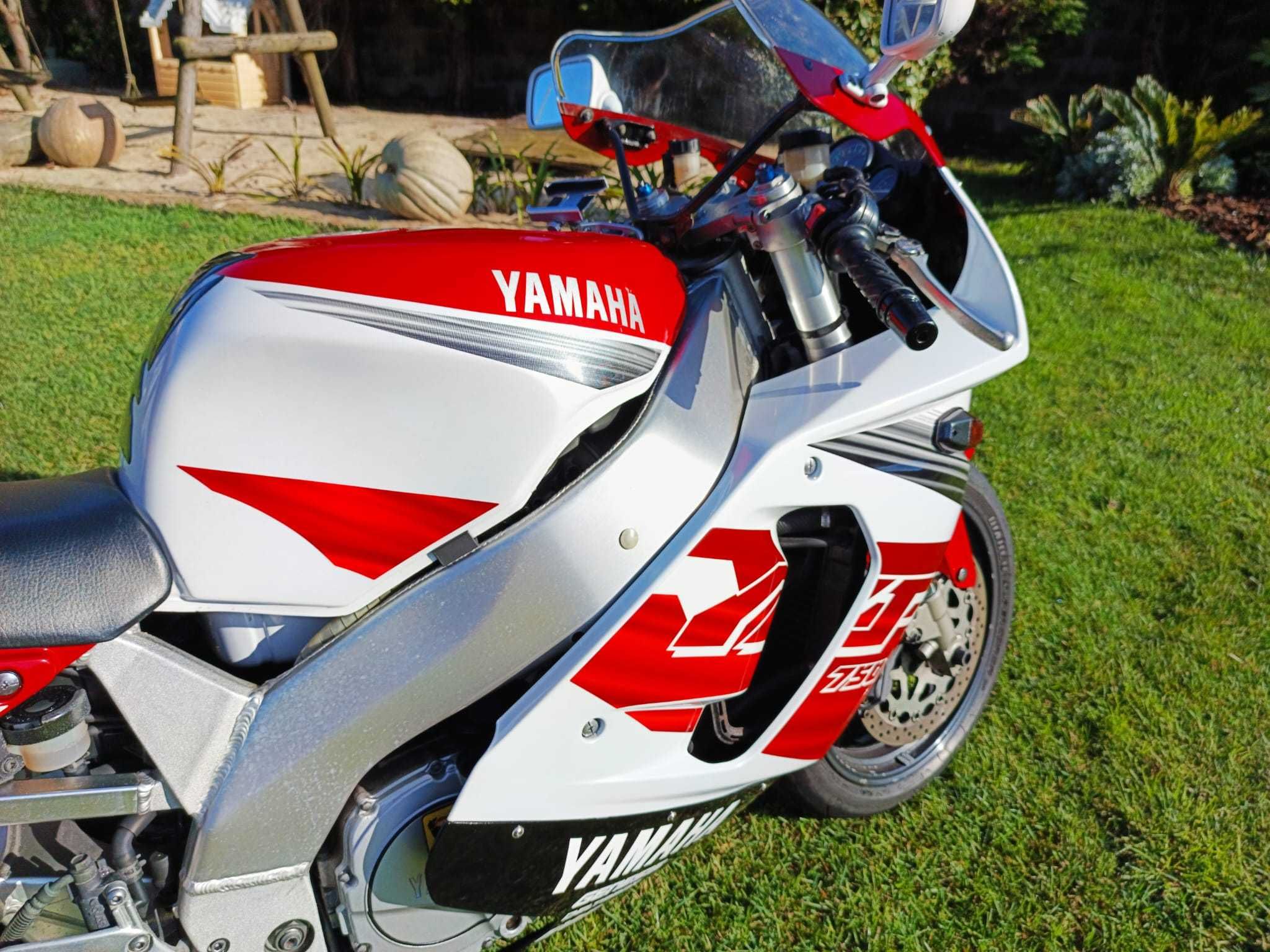 Yamaha YZF 750 (COMO NOVA)