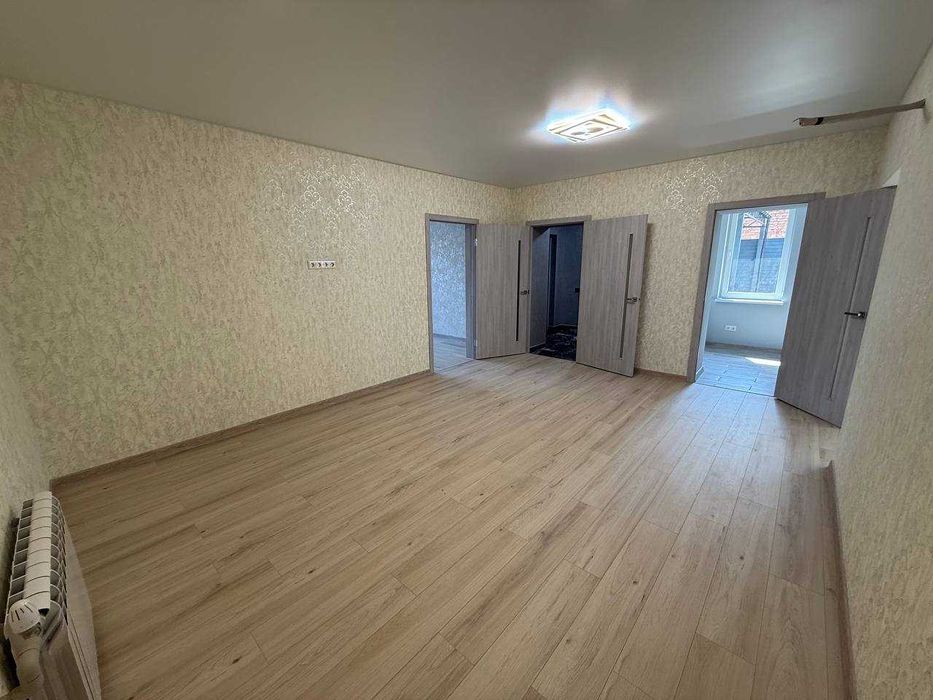 Продам новий будинок з басейном в центрі міста (пр. Миру/Пушкіна)