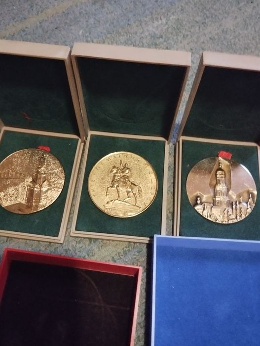 Продам настольние медали