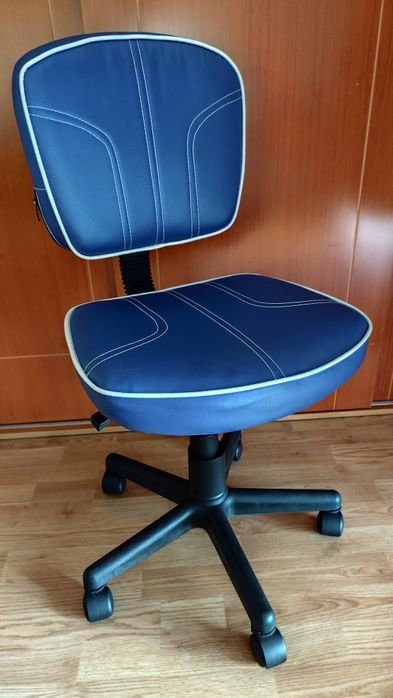 Cadeira de secretária com rodas