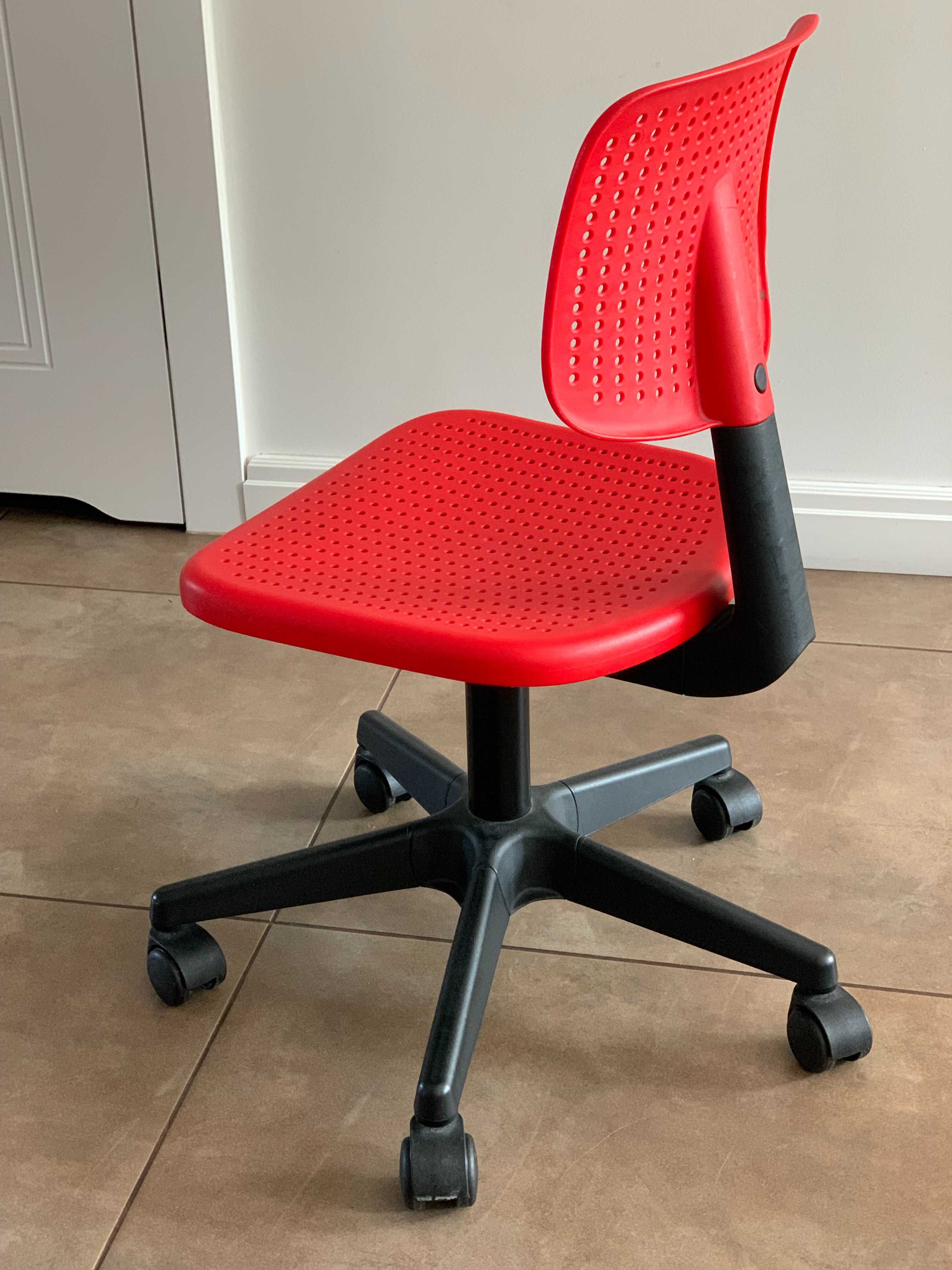 IKEA Alrik - biurkow krzesło obrotowe czerwone dziecięce