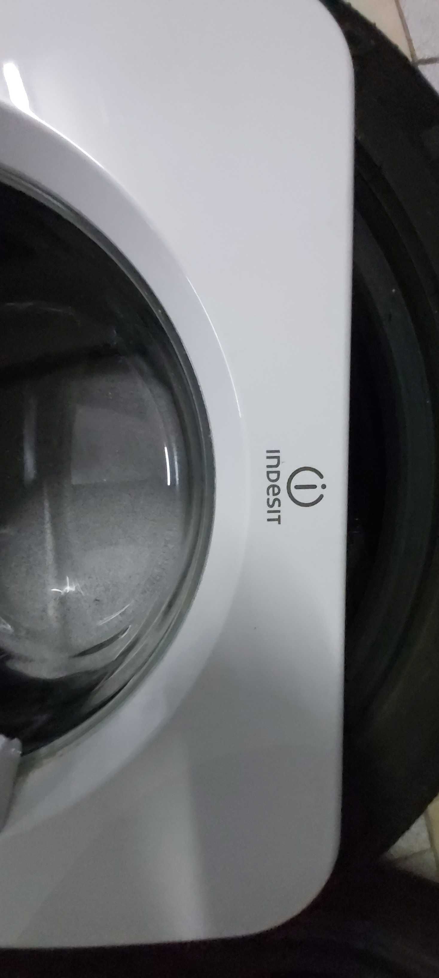 Porta maquina da Roupa INDESIT