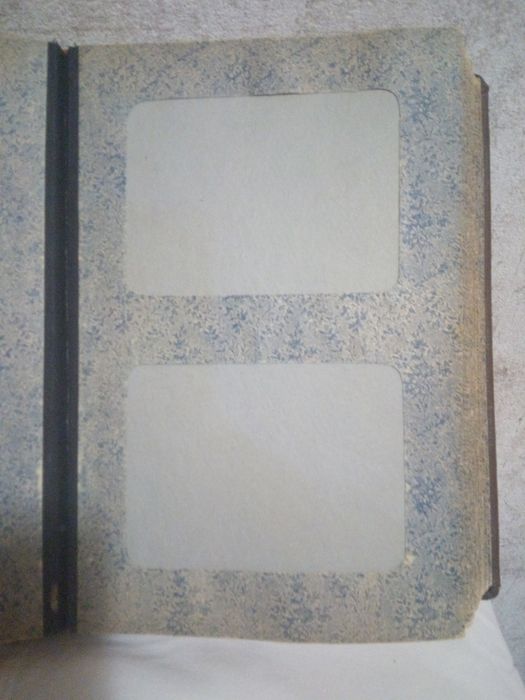 Старинный кожаный альбом для фотографий