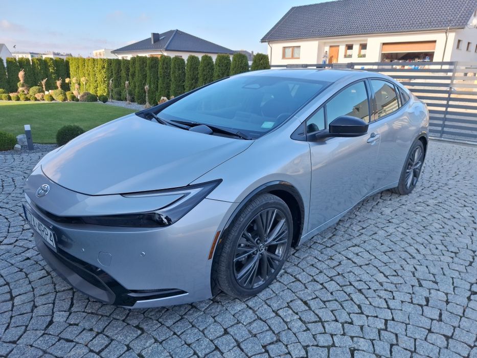 Toyota Prius V Hybryda XLE 2.0 benzyna 223 KM 2023r.