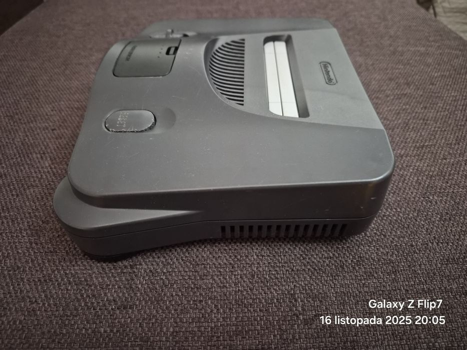 Konsola Nintendo 64 N64 Pal Eur + pad + zasilacz + kabel do tv