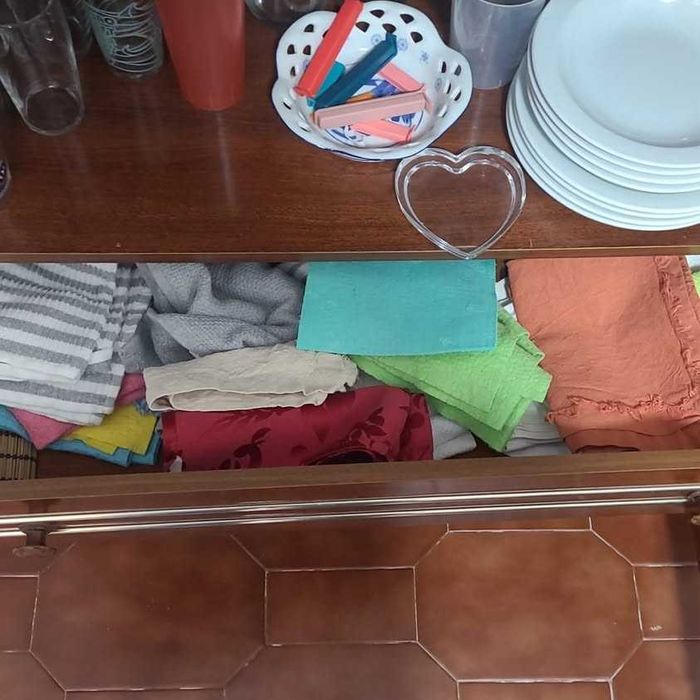 Armário e cristaleira com luz interna