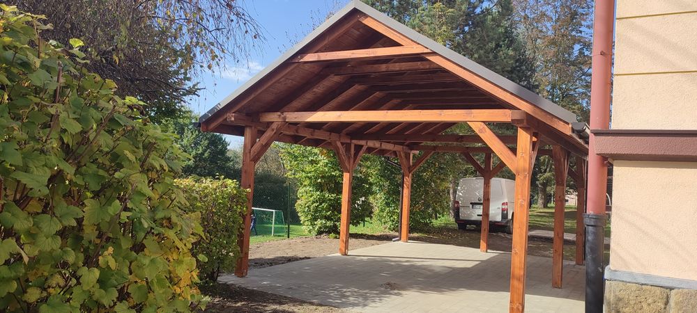 Wiaty garażowe z drewna