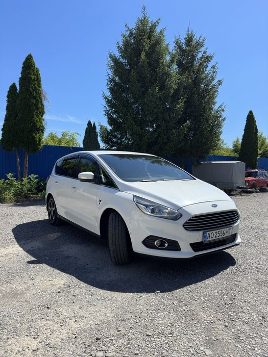 Ford S-Max 2017.