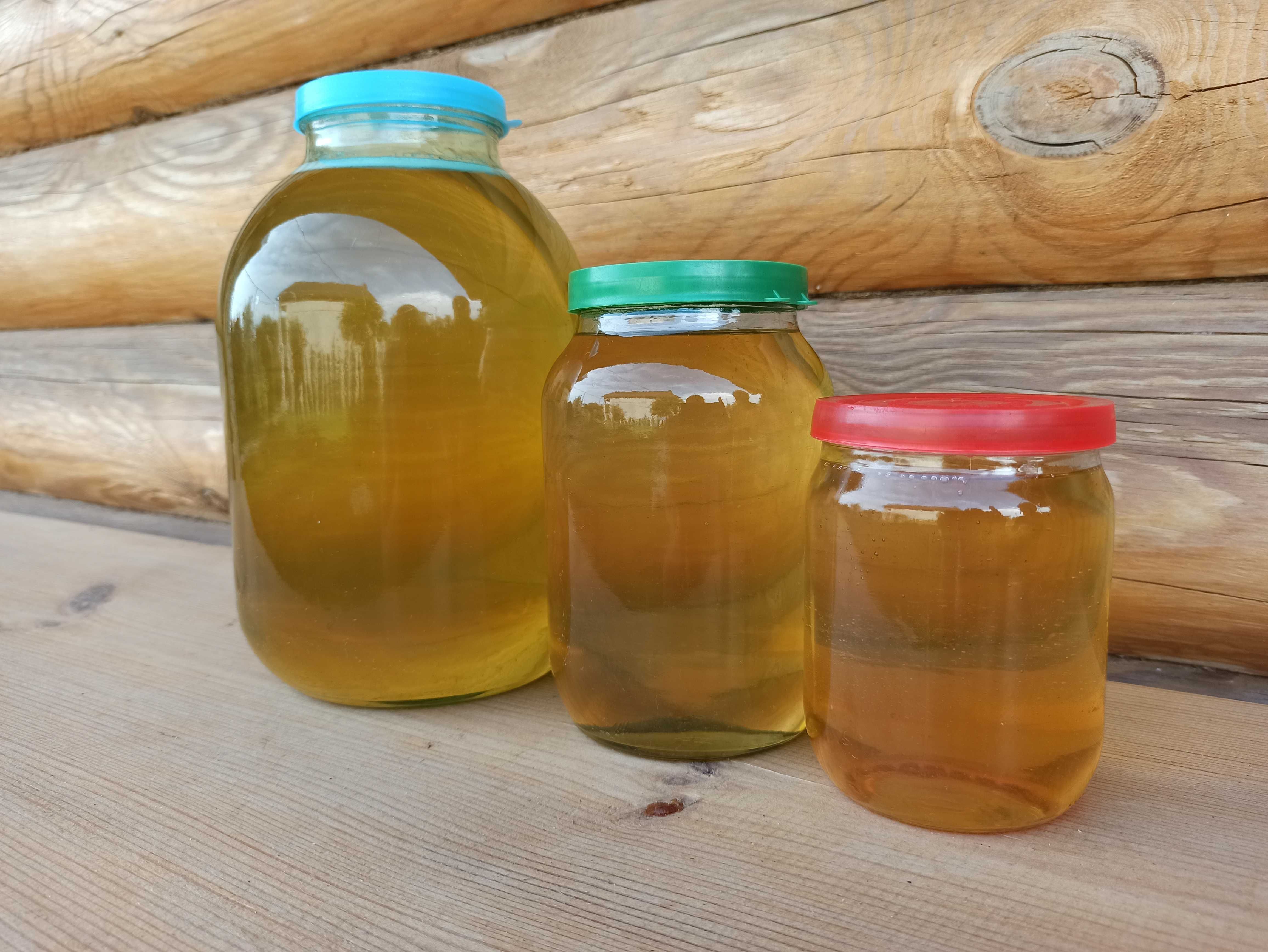 Продам свіжий 2023 року натуральний мед різних сортів зі своєї пасіки