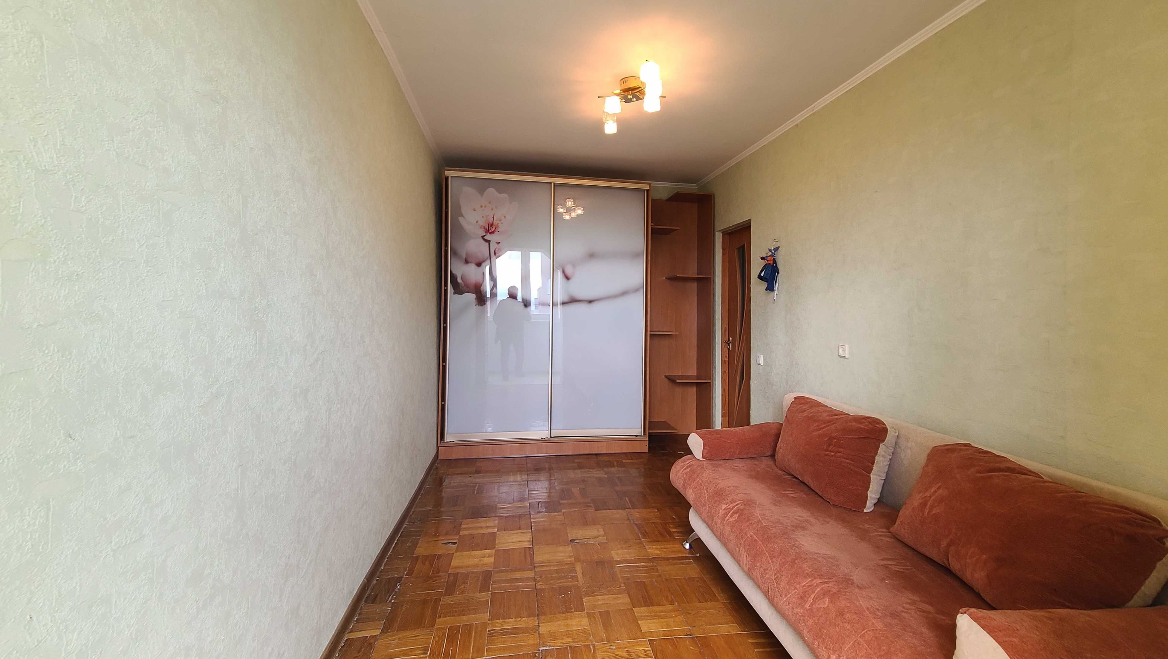 2-кімнатна "чешка" на 33 кварталі.