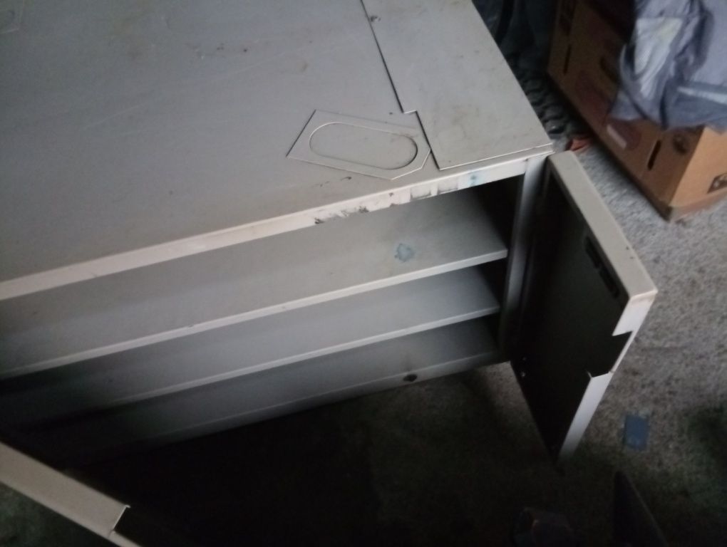 Szafka metalowa na kółkach 67x57x49