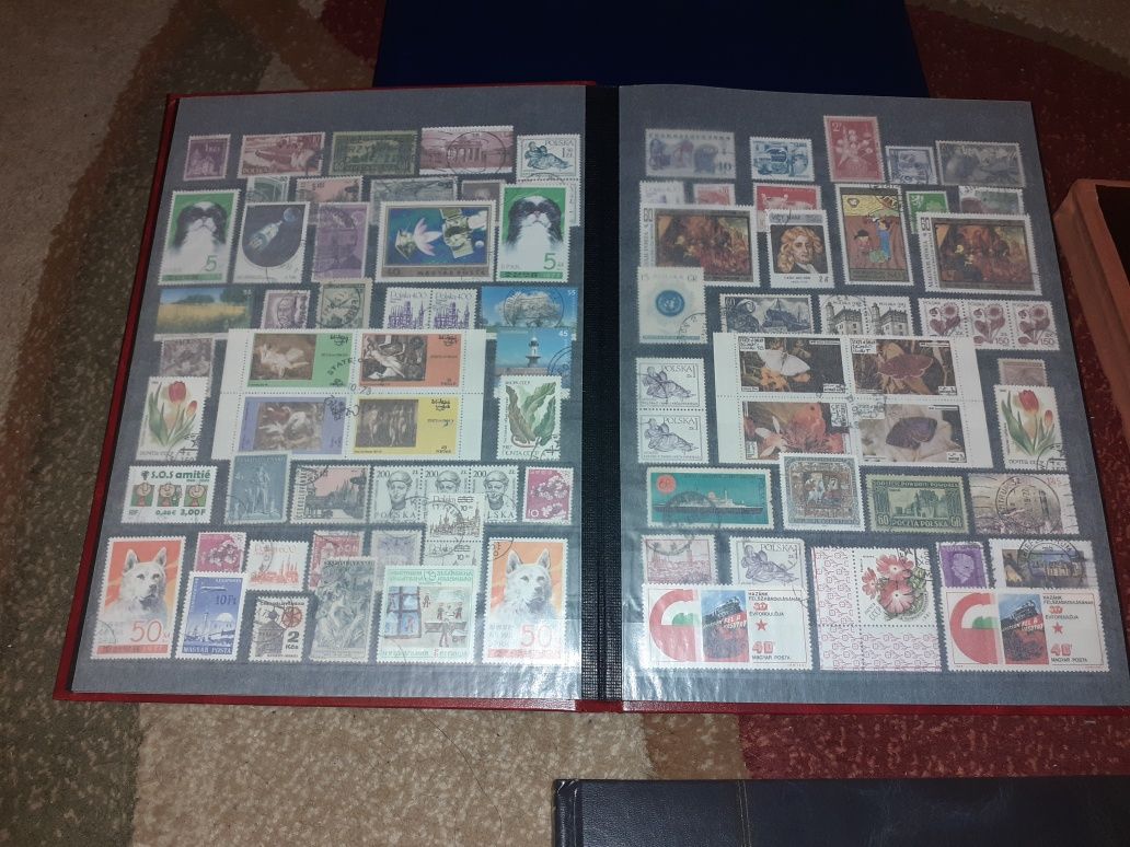 Cztery klasery pełne znaczków stara kolekcja