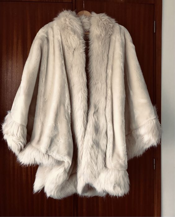 Elegante Capa branca, Nova