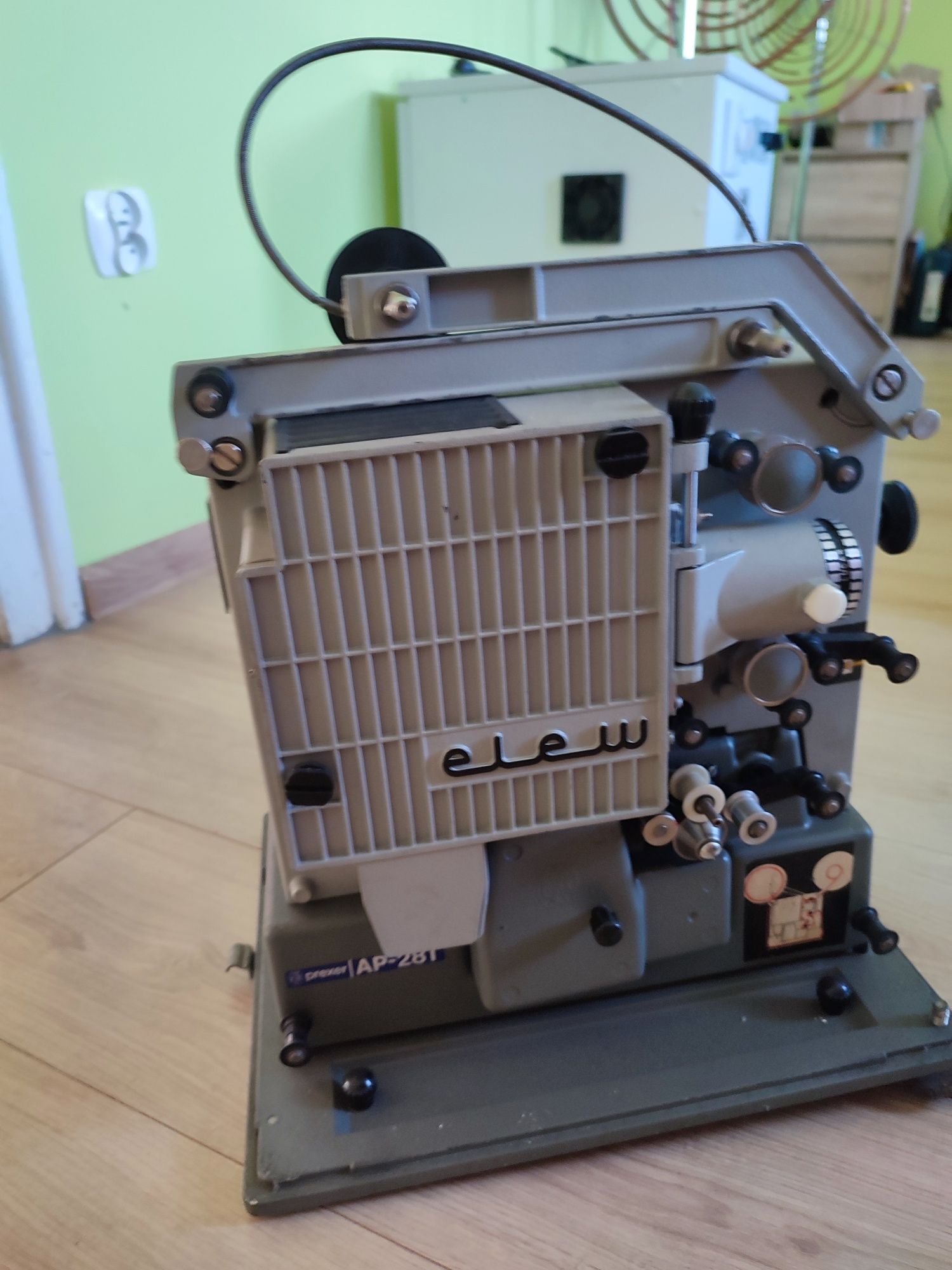Zabytkowy projektor filmowy prexer AP-28T