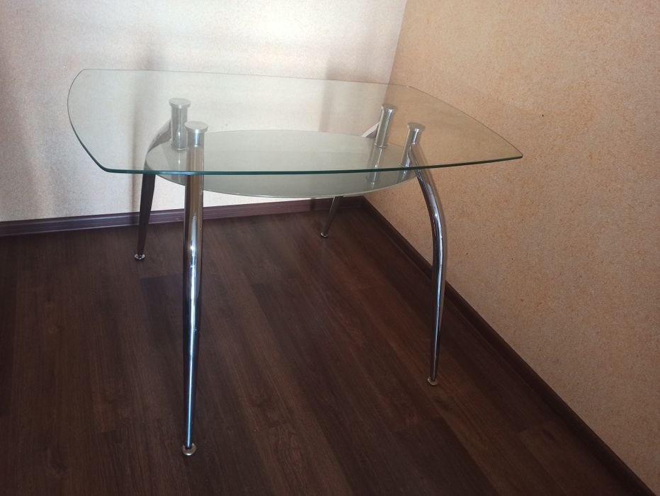 Стіл кухонний скляний