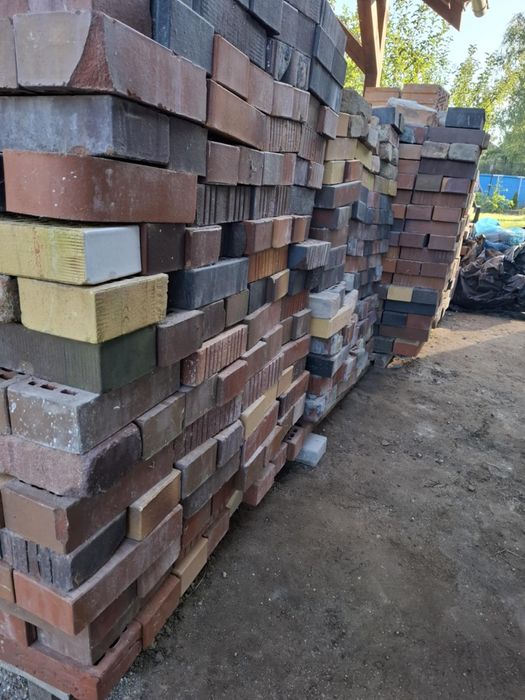 Cegly nowe nie używane różne wzory