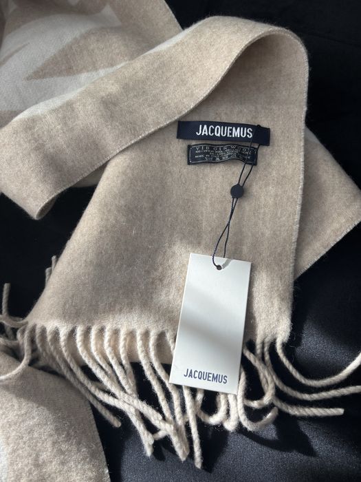 Jacquemus szal bezowy bialy welna dlugi cieply chusta miu
