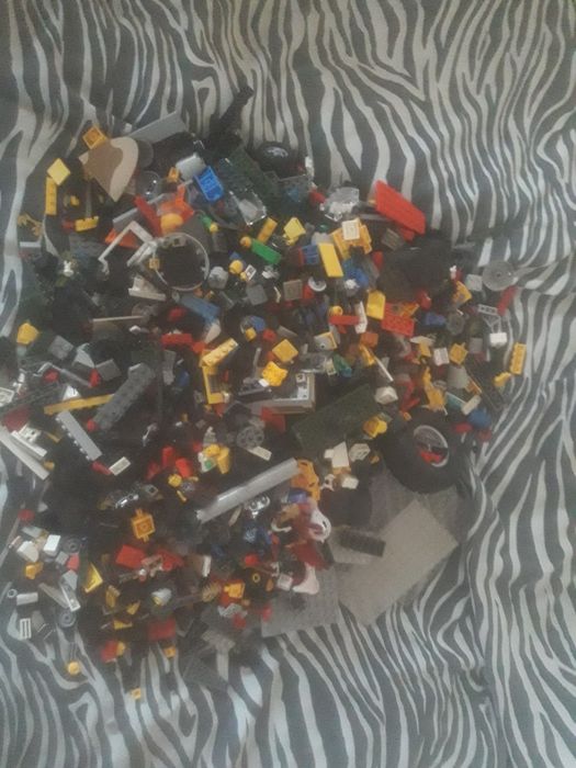 Mix klocków lego używanych.